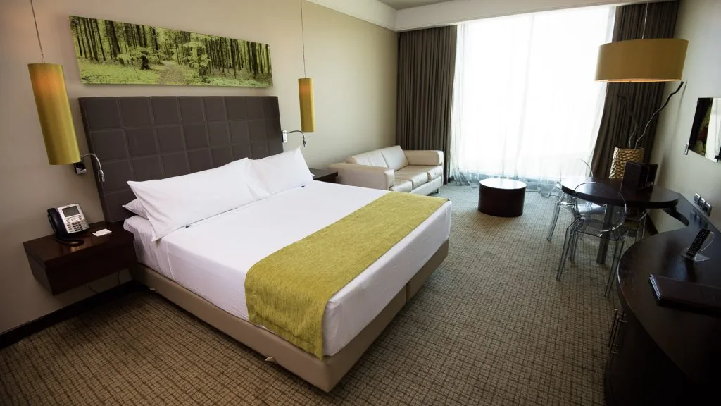 Habitación con cama king en Hotel Monticello