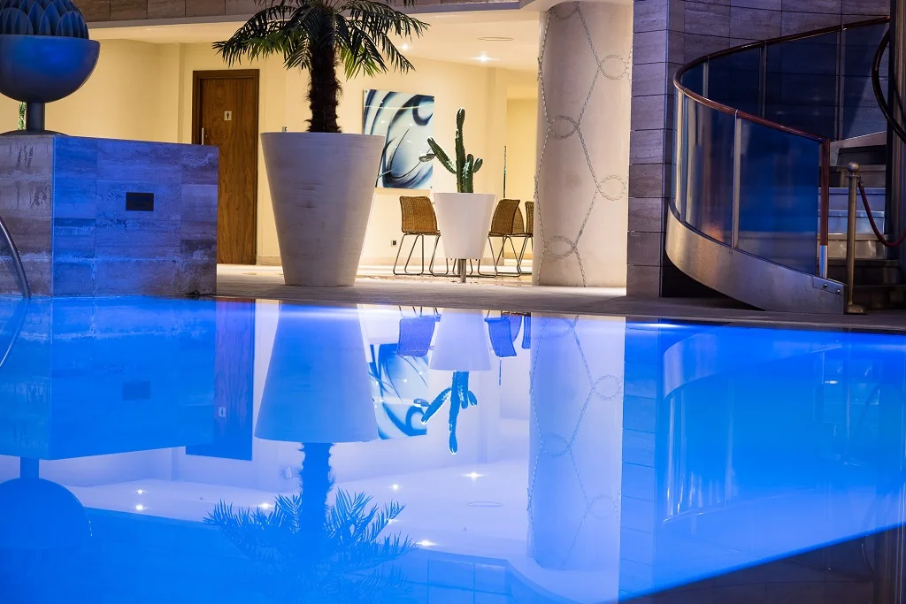 Zona de agua y relajación asociada al spa de Hotel Monticello